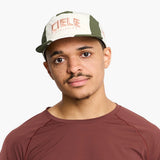 Gorra de running Ciele GOCap MRPH EQ Race Day, color Rainy Day – en uso