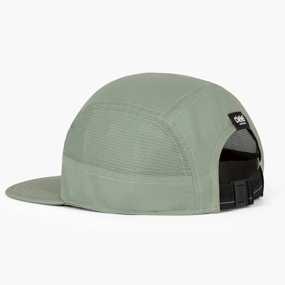 Gorra de running Ciele GOCap Comp Century, color Toad – vista trasera