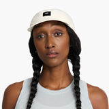 Gorra de running Ciele FSTCap SC EQ Frame S, color Rainy Day – en uso