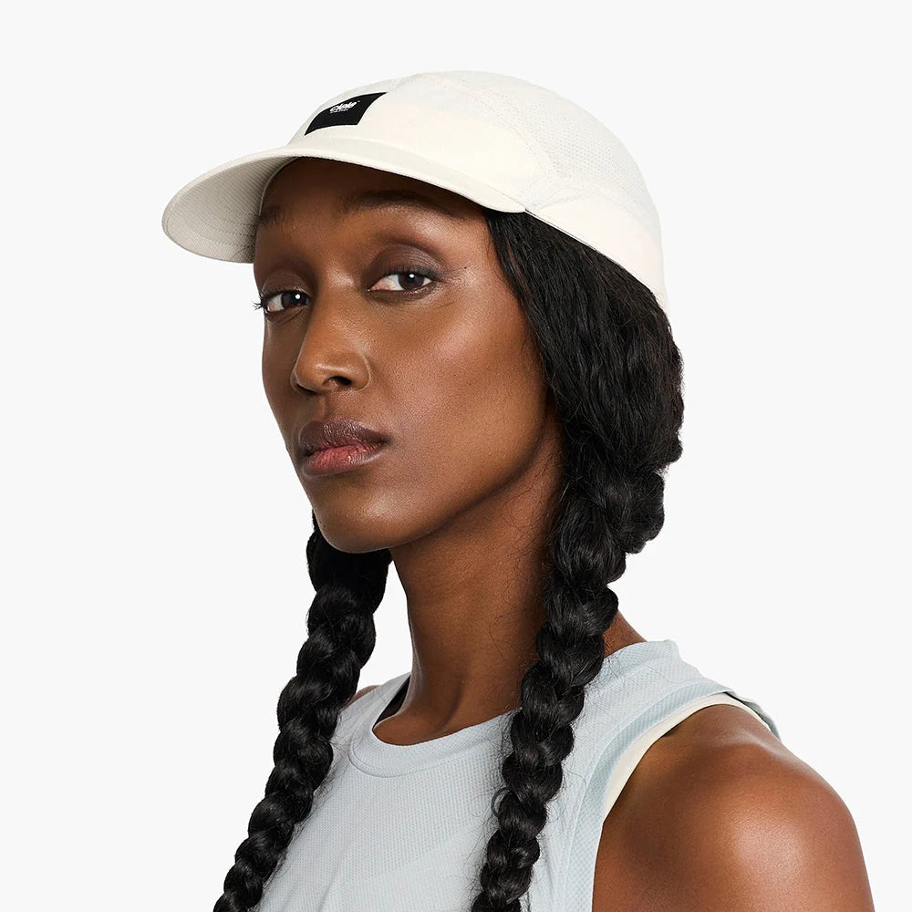 Gorra de running Ciele FSTCap SC EQ Frame S, color Rainy Day – en uso, vista 2