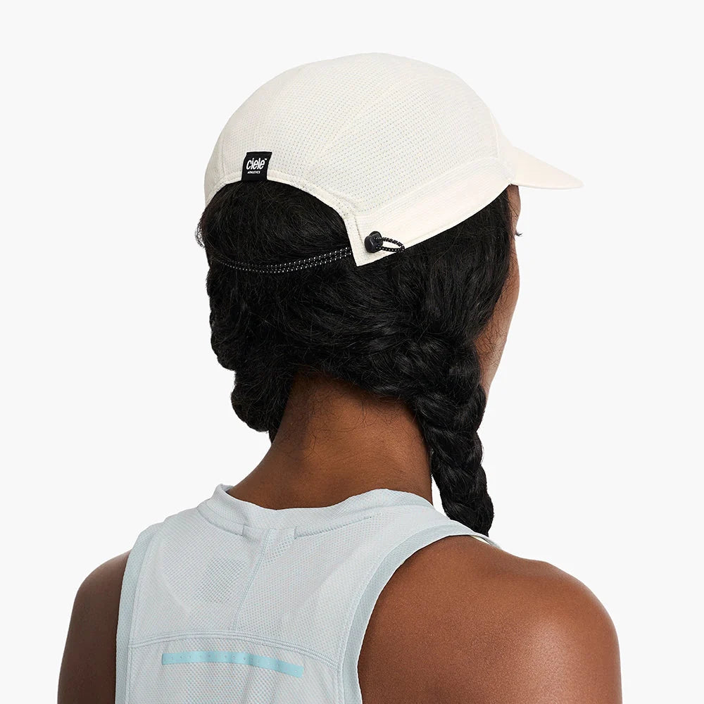 Gorra de running Ciele FSTCap SC EQ Frame S, color Rainy Day – en uso, vista 3