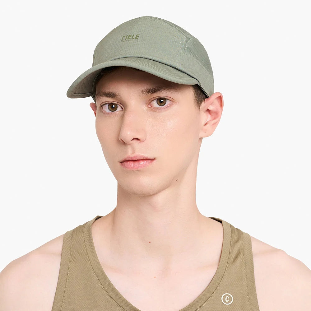 Gorra de running Ciele GOCap Capital, color Toad – en uso