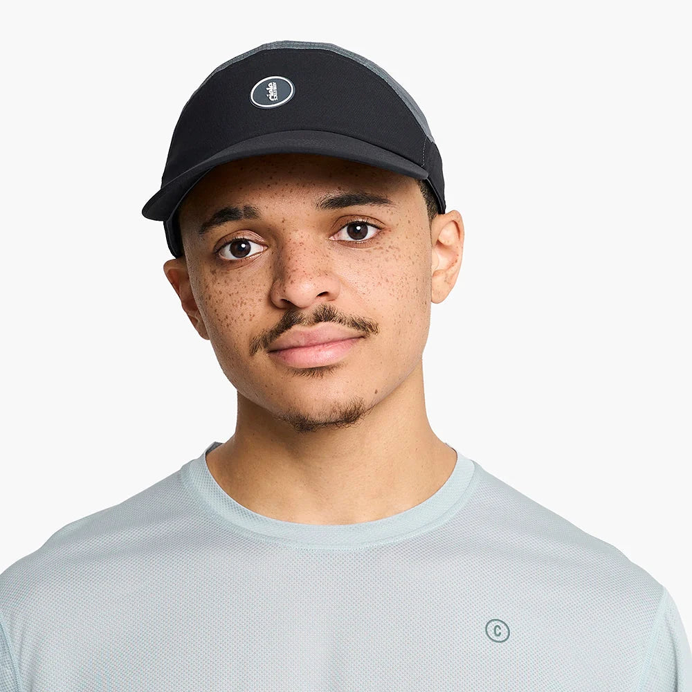 Gorra de running Ciele FSTCap SC Comp, color Black – en uso