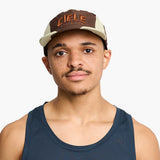 Gorra de running Ciele GOCap MRPH EQ Race Day, color Oak – en uso