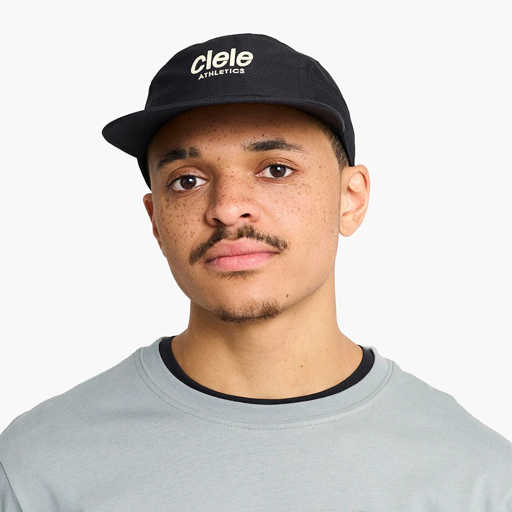 Gorra de running Ciele GOCap Long Brim EQ Athletics, color Whitaker – en uso