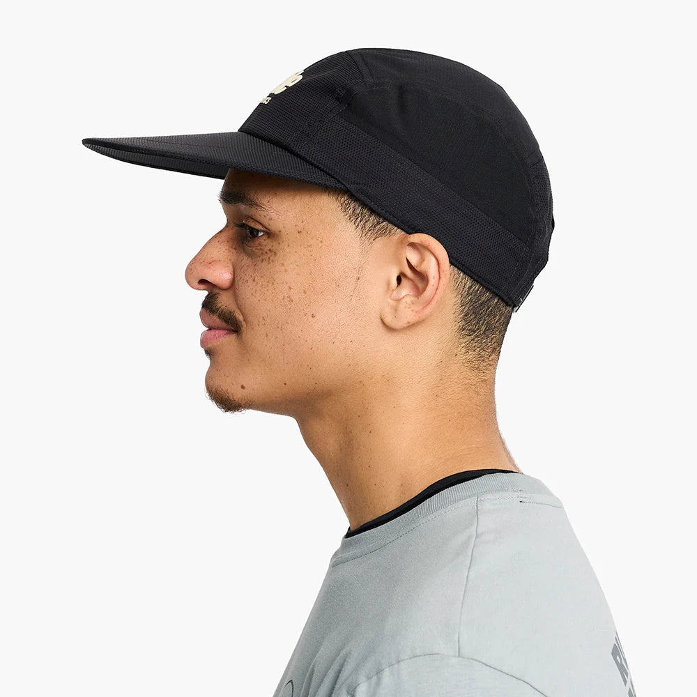 Gorra de running Ciele GOCap Long Brim EQ Athletics, color Whitaker – en uso, vista 2