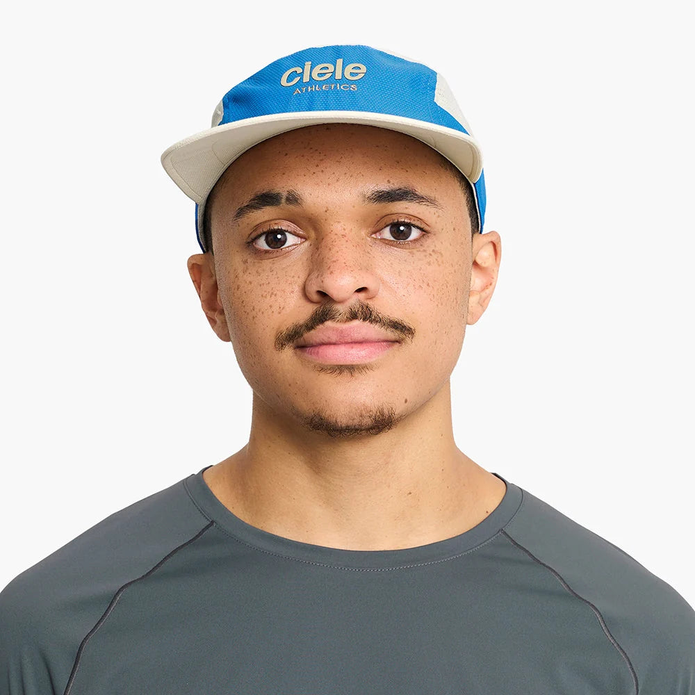 Gorra de running Ciele GOCap Long Brim EQ Athletics, color Rainy Day – en uso