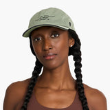 Gorra de running Ciele CRWCap SC Icon Side Circle, color Toad – en uso