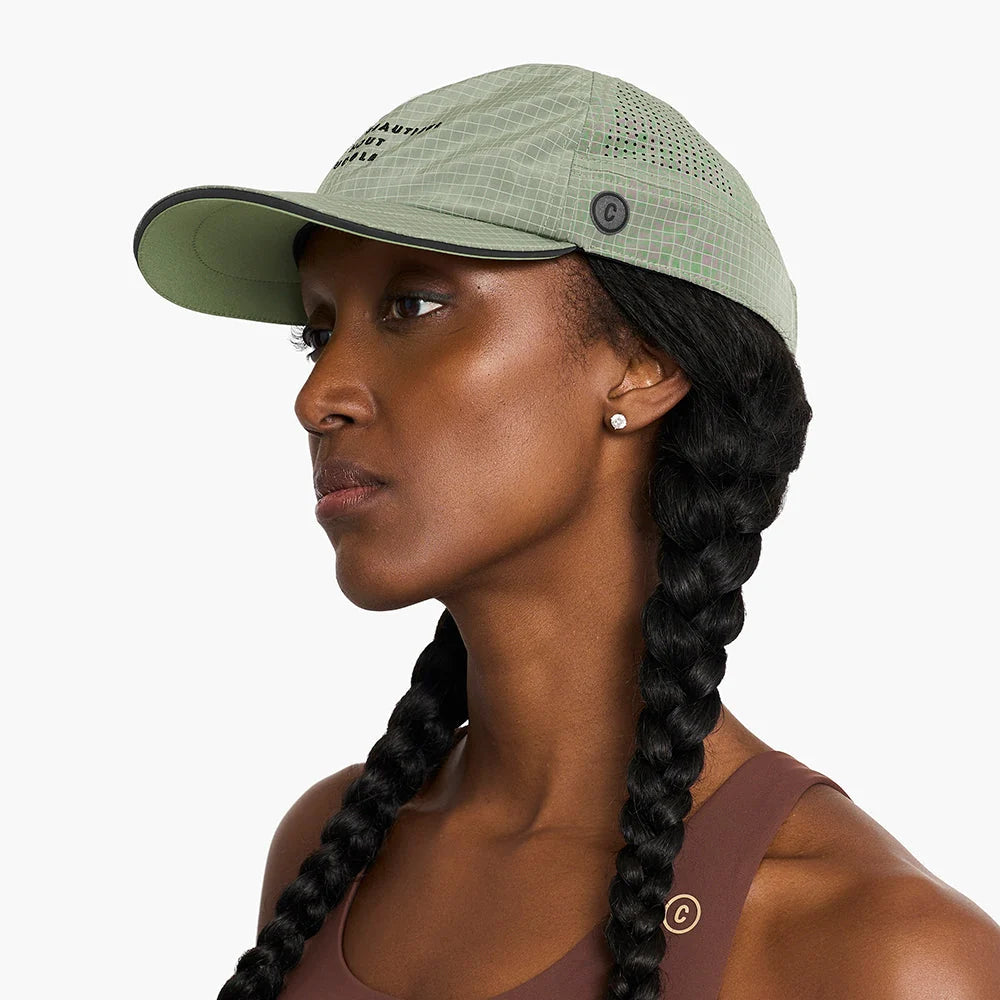 Gorra de running Ciele CRWCap SC Icon Side Circle, color Toad – en uso, vista 2